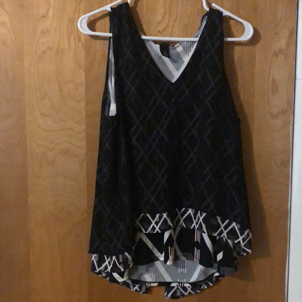 White House Black Market L dressy tank, very flown